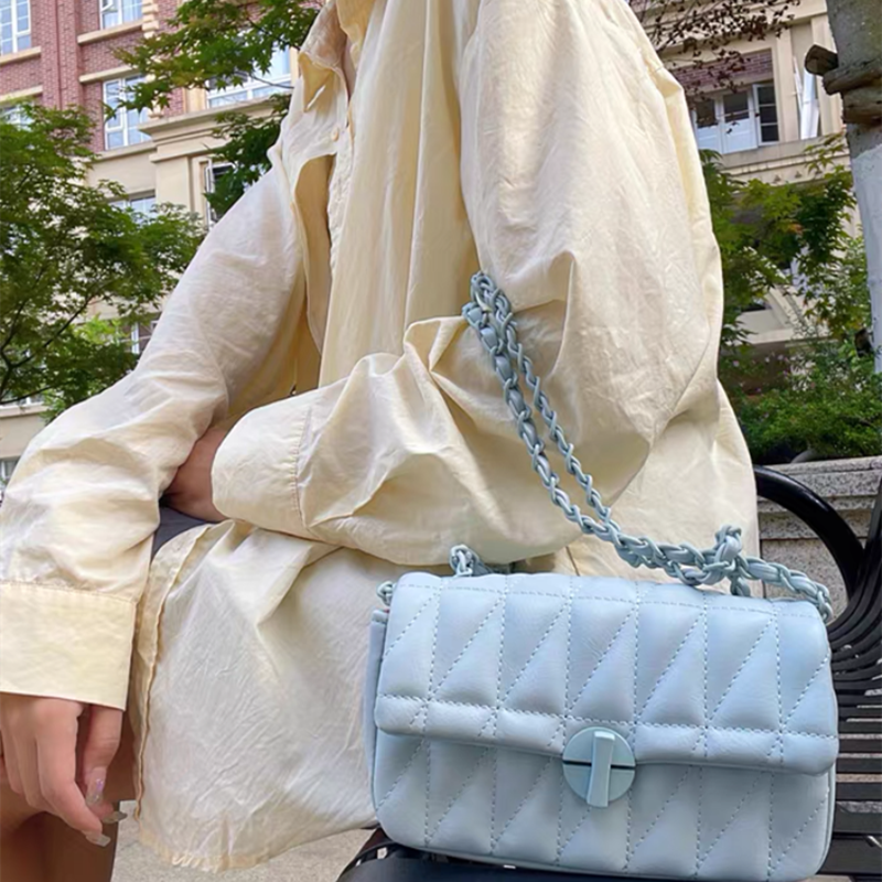 MOODS Embroidery Thread Chain  - Luxury Quilted Bags บทวิจารณ์และราคา